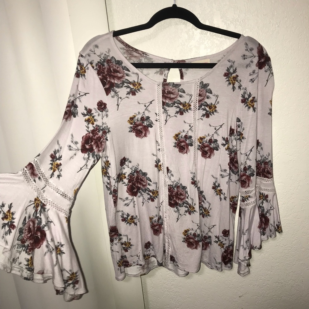 FLORAL BELL SLEEVE TOP